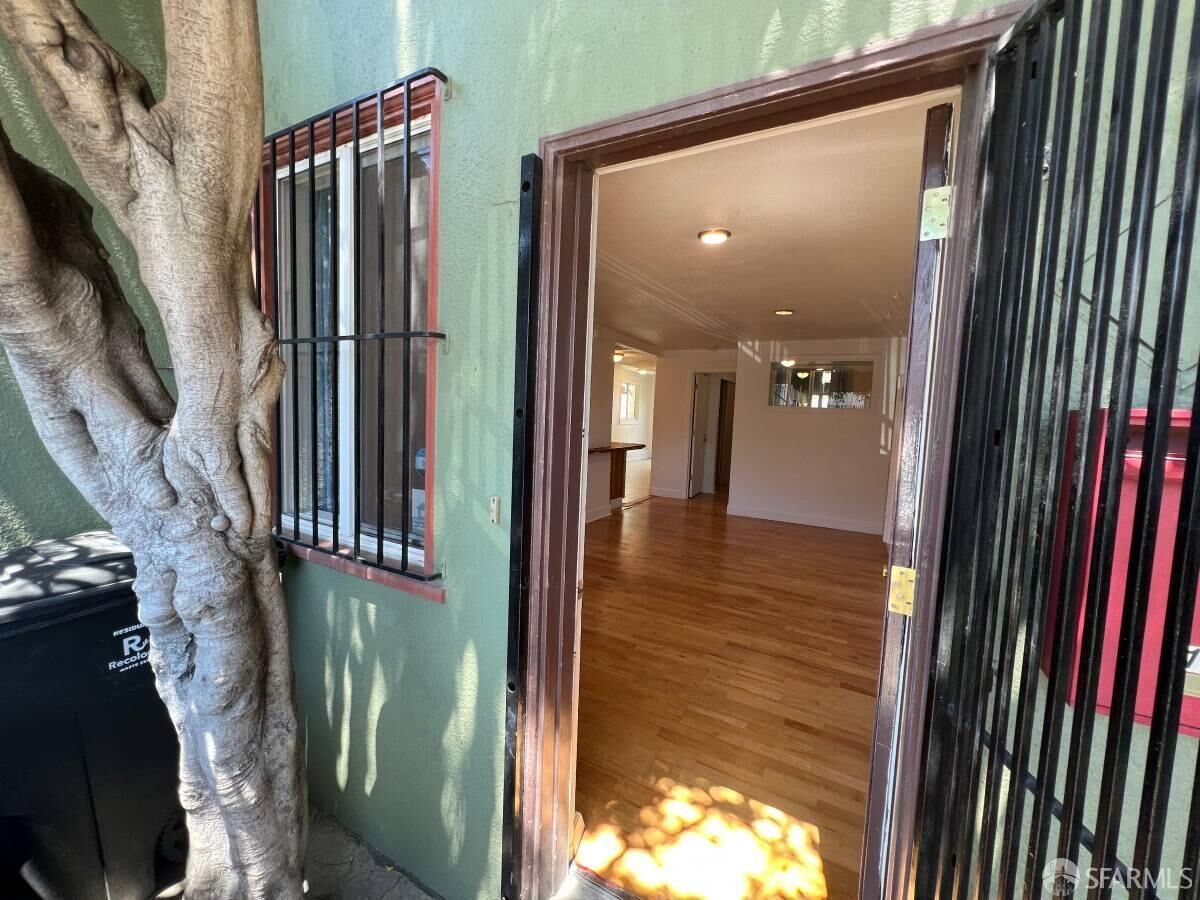 Property Photo:  1404 Van Dyke Avenue B  CA 94124 