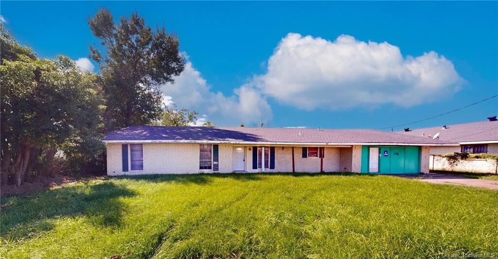 Property Photo: 3708 Nelson Road LA 70605