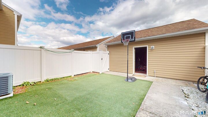 Property Photo:  64 Osten Boulevard 64  CT 06106 