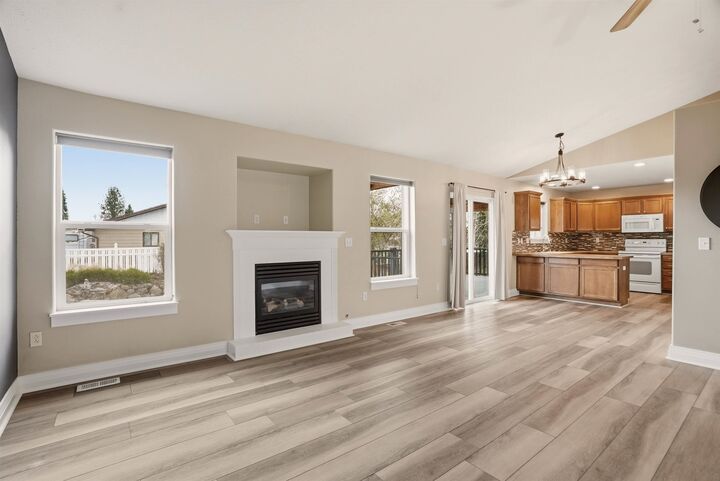 Property Photo:  7822 N Ash Ln  WA 99208 