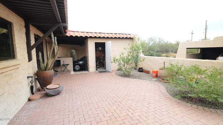 Property Photo:  5212 N Pueblo Villas Drive  AZ 85704 