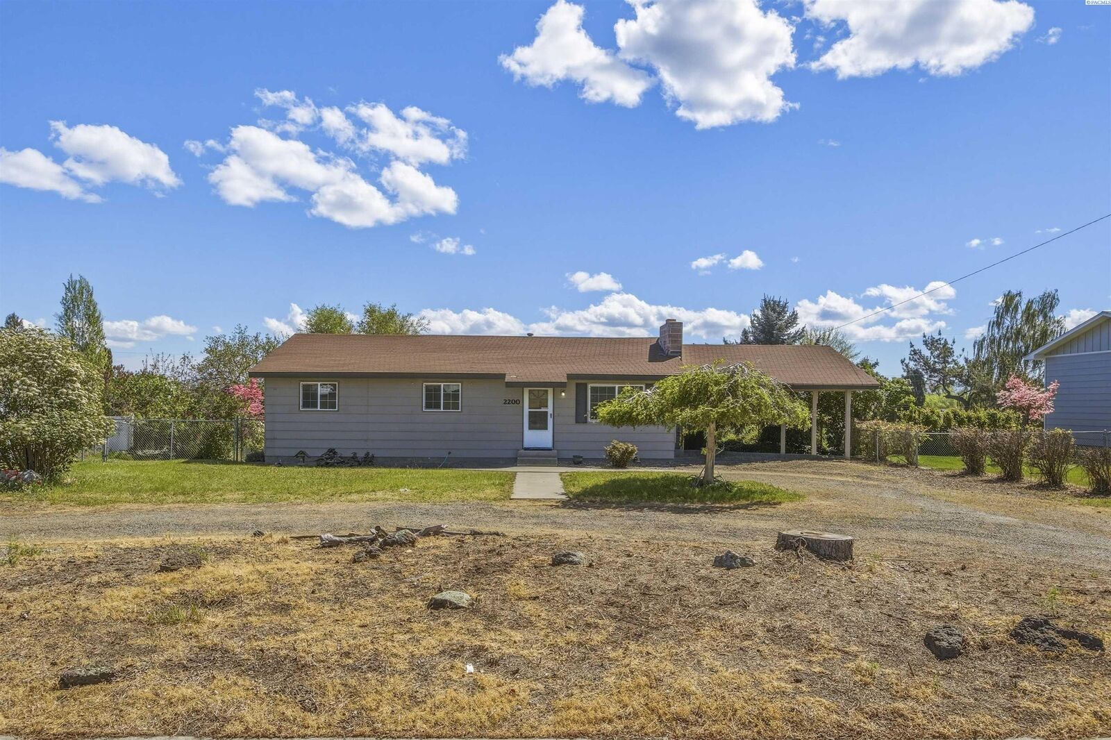 Property Photo: 3201 Hill Drive WA 98930
