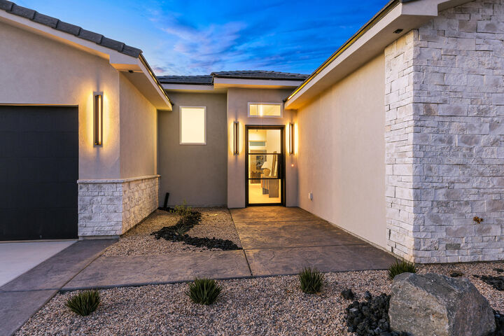 Property Photo:  237 E 1100 N  UT 84737 