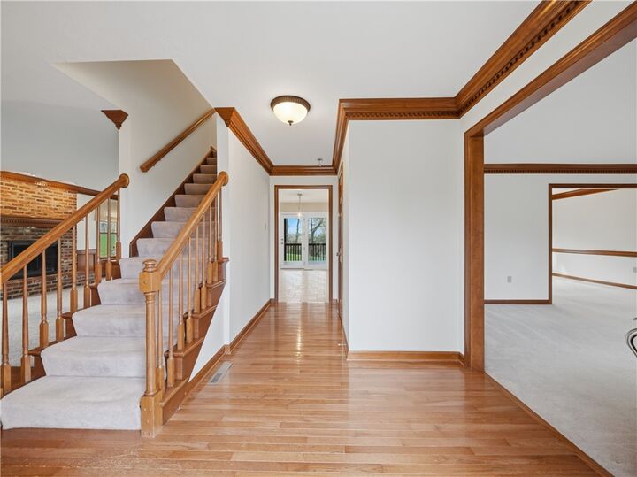 Property Photo:  1612 Royal Oak Dr  PA 15143 