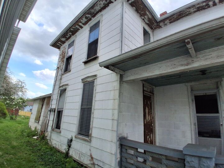 Property Photo:  1126 Oak Street  OH 45505 