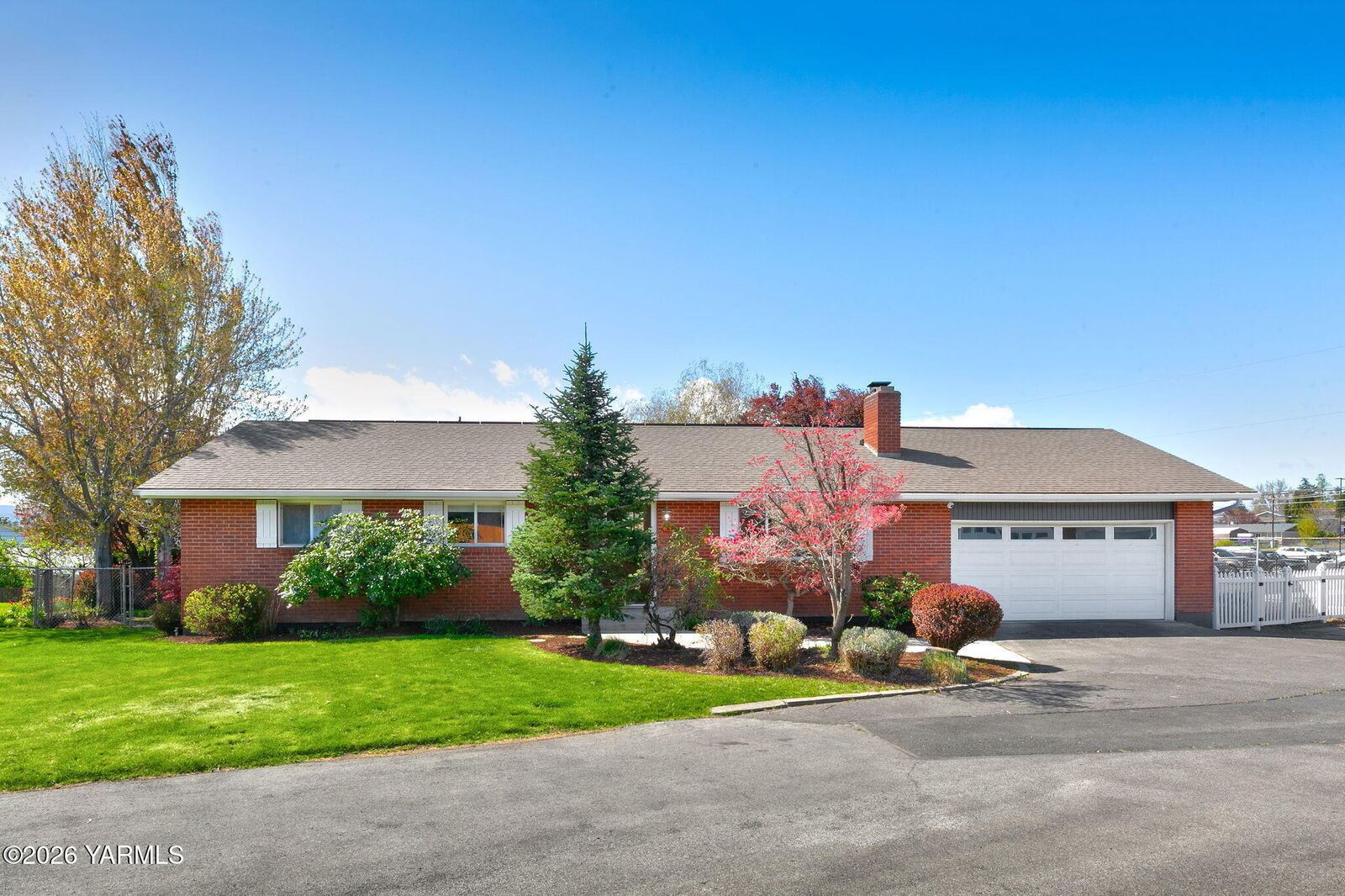 Property Photo:  6210 W Yakima Ave  WA 98908 