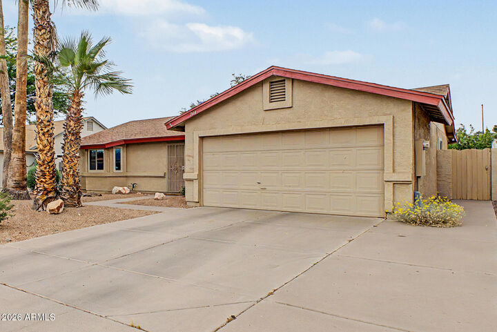 Property Photo:  744 E Appaloosa Road  AZ 85296 