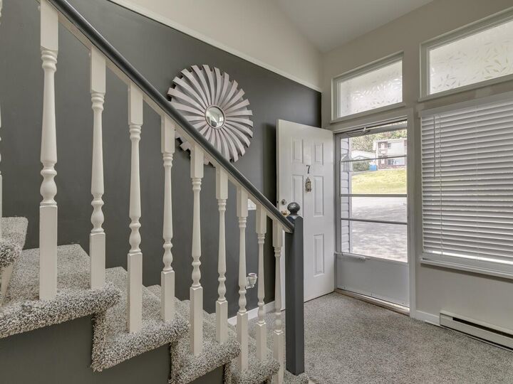 Property Photo: 32752 4th Avenue 7 BC V2V 1R4