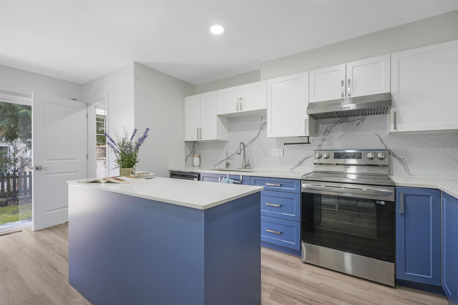 Property Photo:  6533 121 Street 32  BC V3W 1M5 