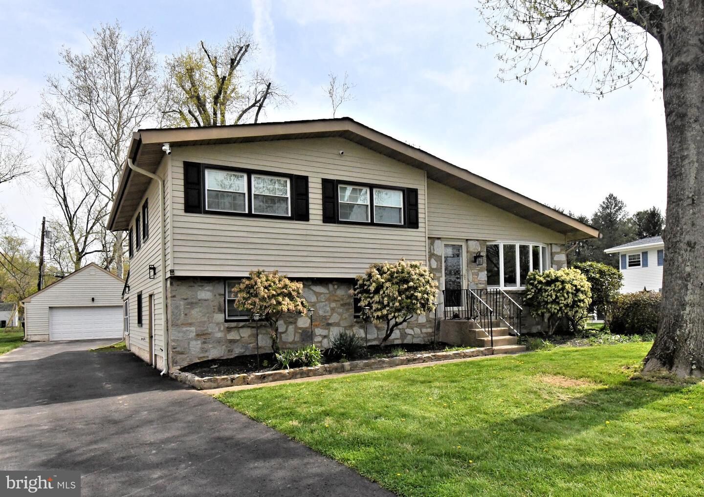 Property Photo:  89 Upland Drive  PA 18966 
