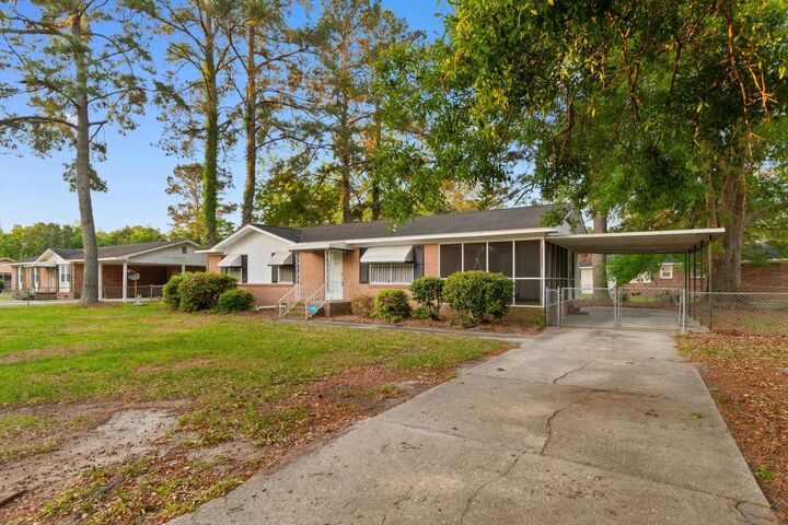 Property Photo:  707 Rosemarie Ln  SC 29574 