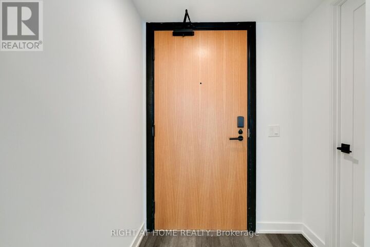 Property Photo:  897 College Street West 518  ON M6H 2C2 