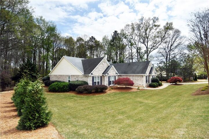 Property Photo:  601 Meadowcreek Drive  GA 30549 