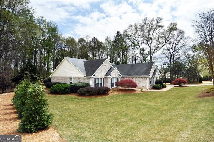 Property Photo:  601 Meadowcreek Drive  GA 30549 