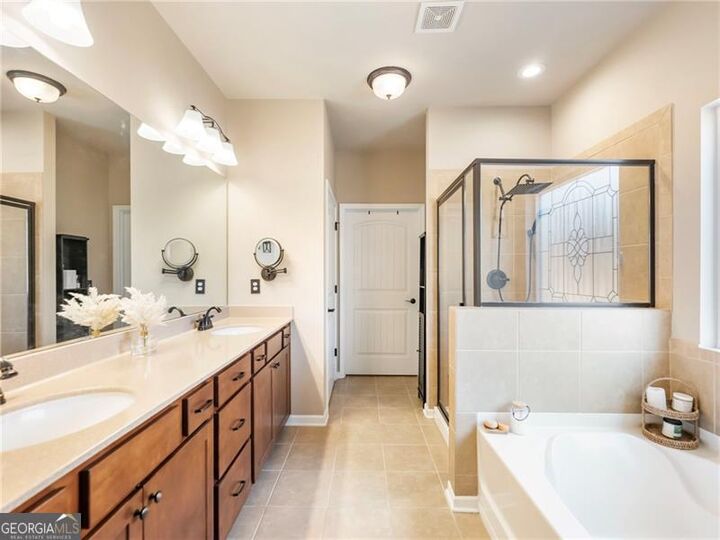 Property Photo: 374 Eagles Bluff Way GA 30548
