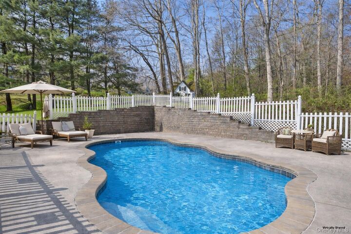 Property Photo:  4 Stuart Lane  NY 10536 