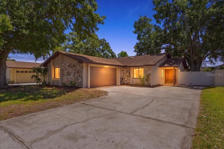Property Photo: 842 Rockingham Road FL 33809