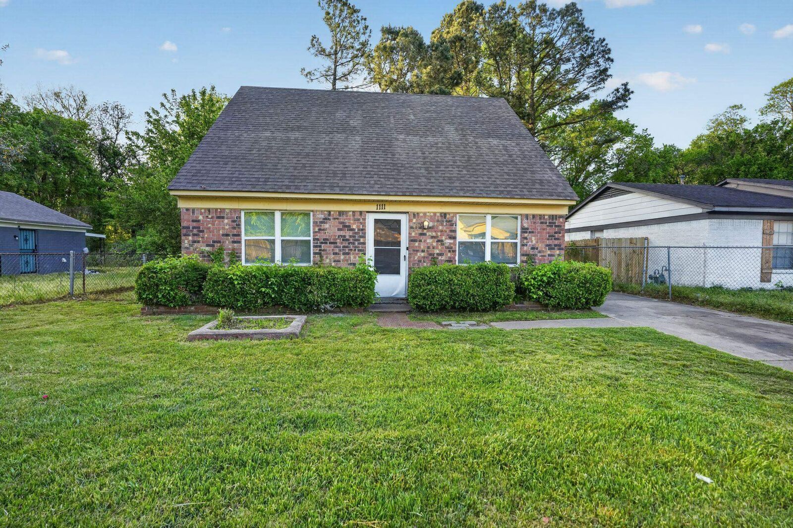 Property Photo: 1111 Canary Ln TN 38109