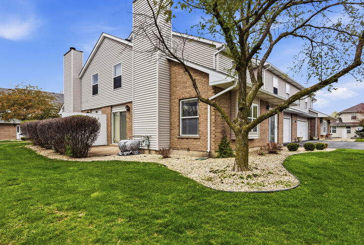 Property Photo:  5610 W Von Avenue A  IL 60449 