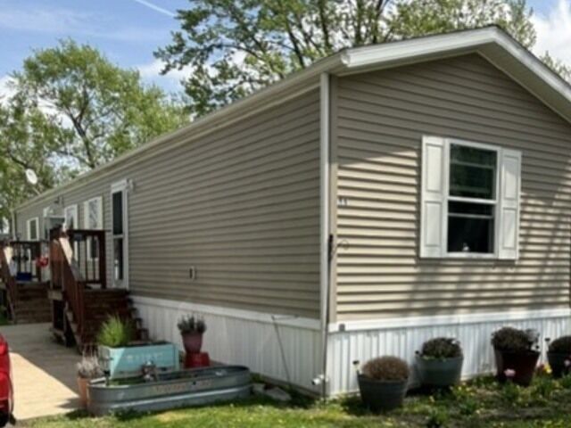 Property Photo:  37 Vee Drive  IL 60950 