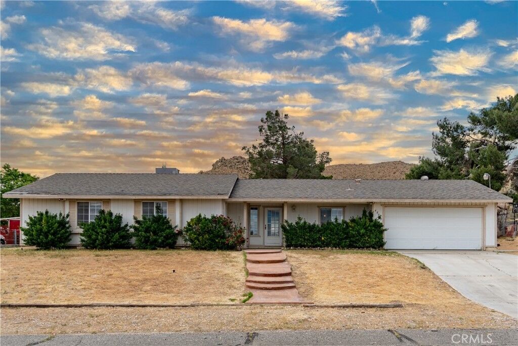 Property Photo:  40030 176th E  CA 93591 