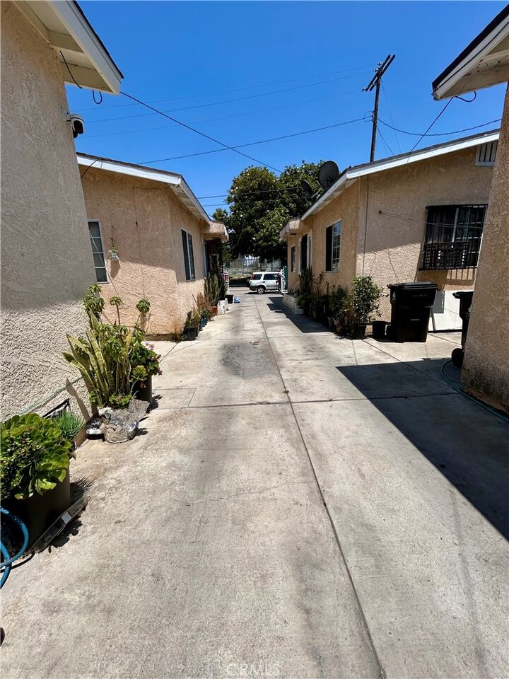 Property Photo: 5017 S San Pedro CA 90011