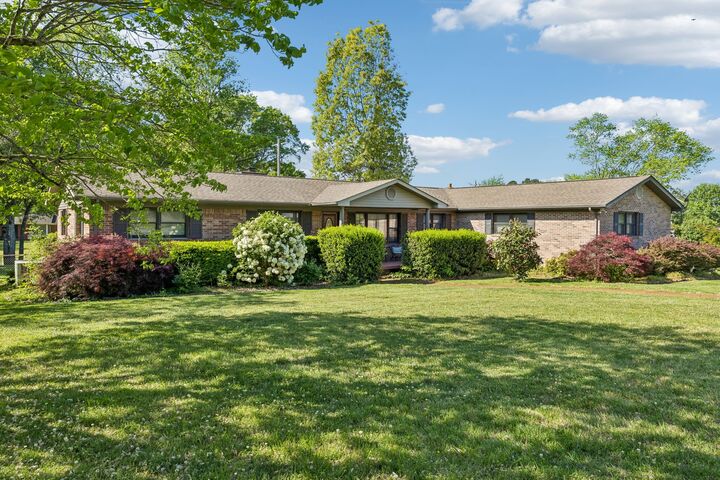 Property Photo: 205 Houghton Dr TN 37398