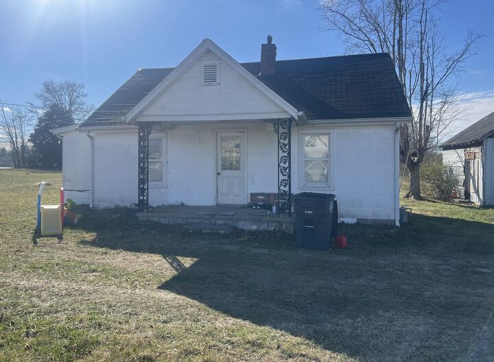 Property Photo: 1305 Scottsville Rd TN 37083