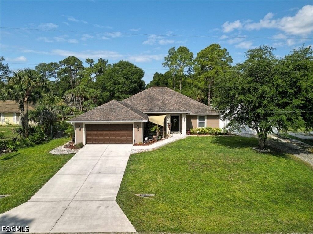 Property Photo:  611 Cleveland Avenue  FL 33972 