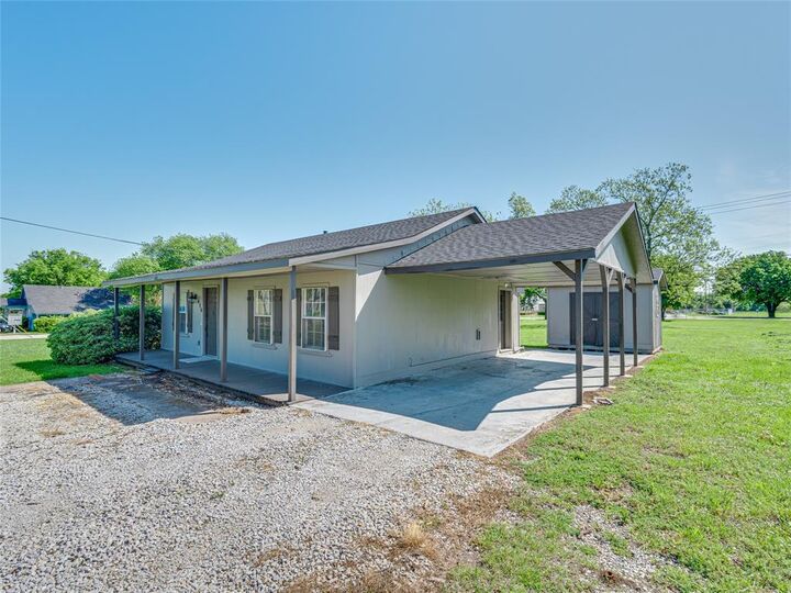 Property Photo:  416 N 8th Street  TX 76065 