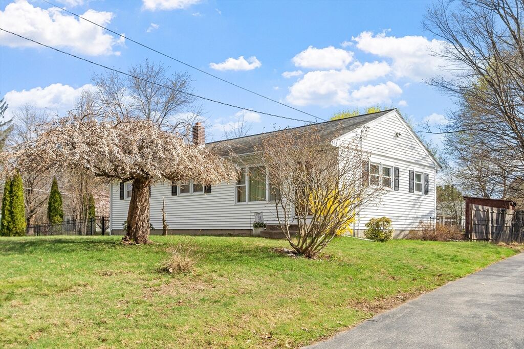 Property Photo:  46 Rolling Acres Road  MA 01462 