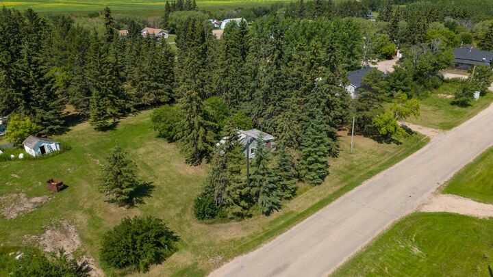 Property Photo: 4907-4911 51 Street AB T0B 4G0