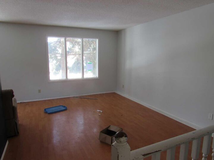 Property Photo:  65 Roberts Crescent  AB T4P 3K7 