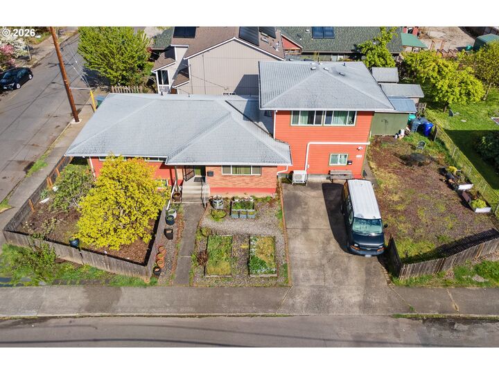 Property Photo:  3710 SE 49th Ave  OR 97206 