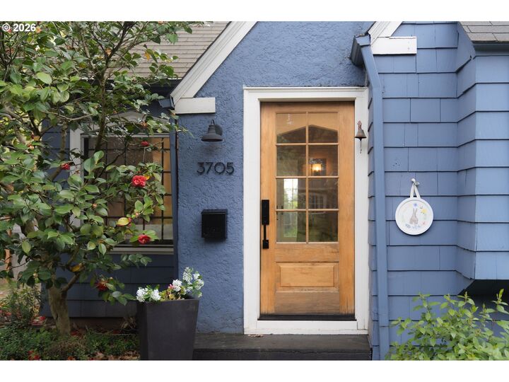 Property Photo:  3705 NE Shaver St  OR 97212 