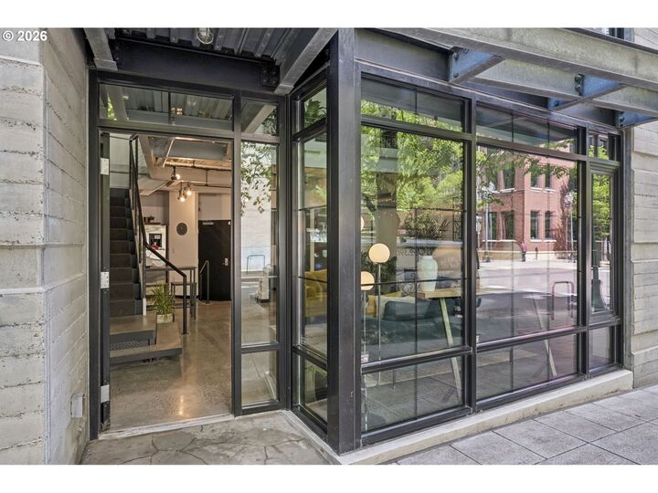 Property Photo:  1030 NW 12th Ave Th2  OR 97209 