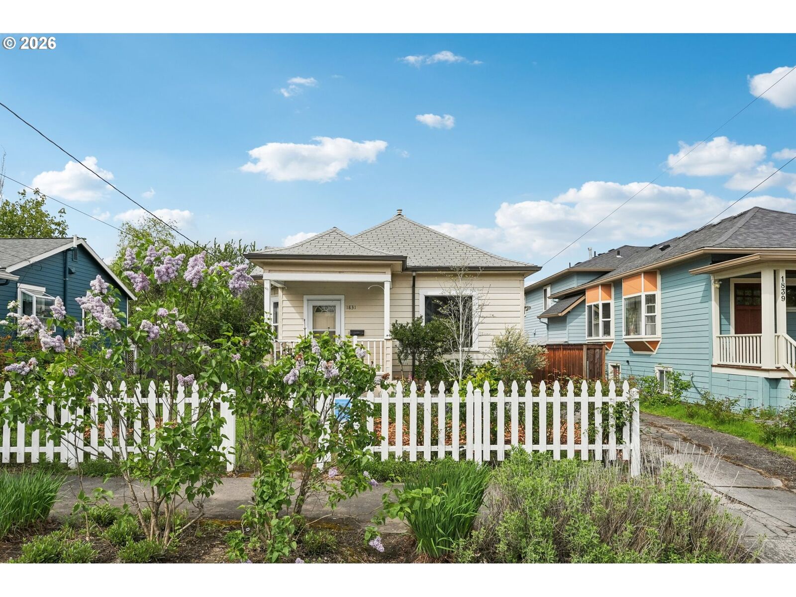 Property Photo:  1831 SE Insley St  OR 97202 