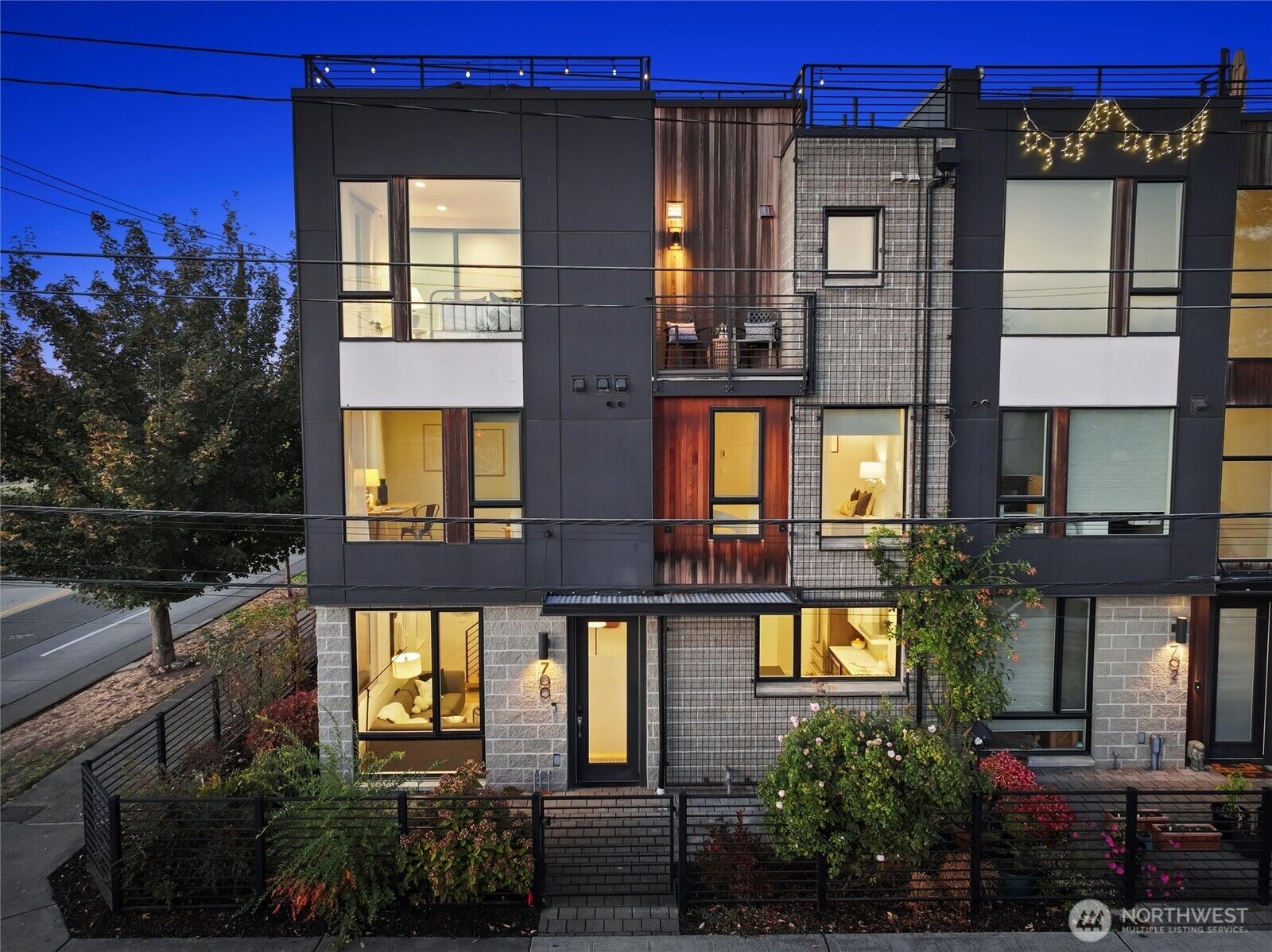 Property Photo:  700 S Willow St  WA 98108 