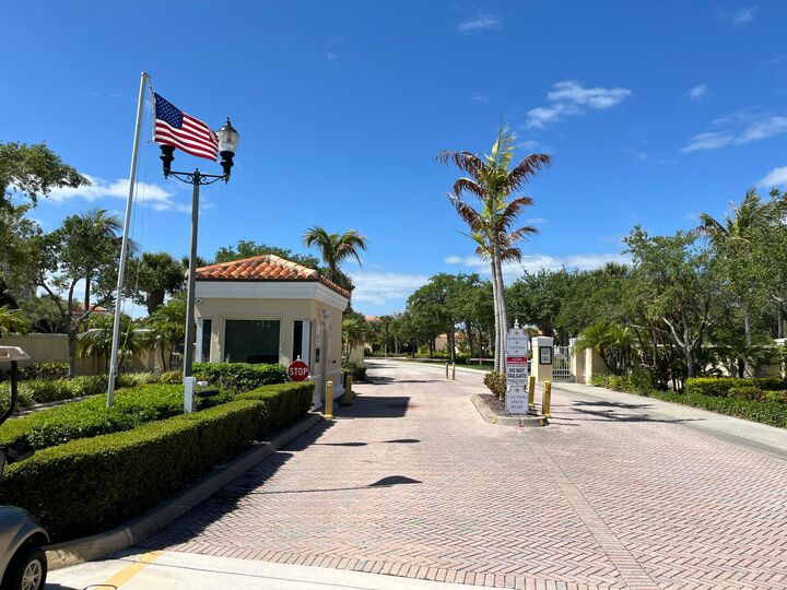 Property Photo:  16 W Harbour Isle Dr Drive W 106  FL 34949 