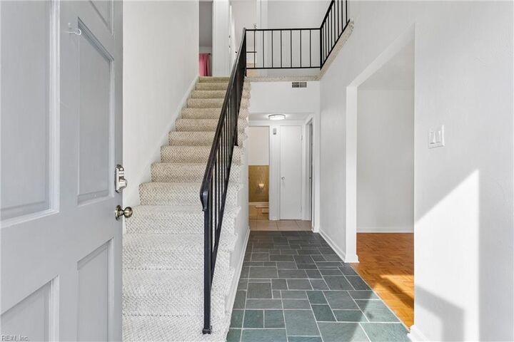 Property Photo:  821 Greenwich Ln  VA 23601 
