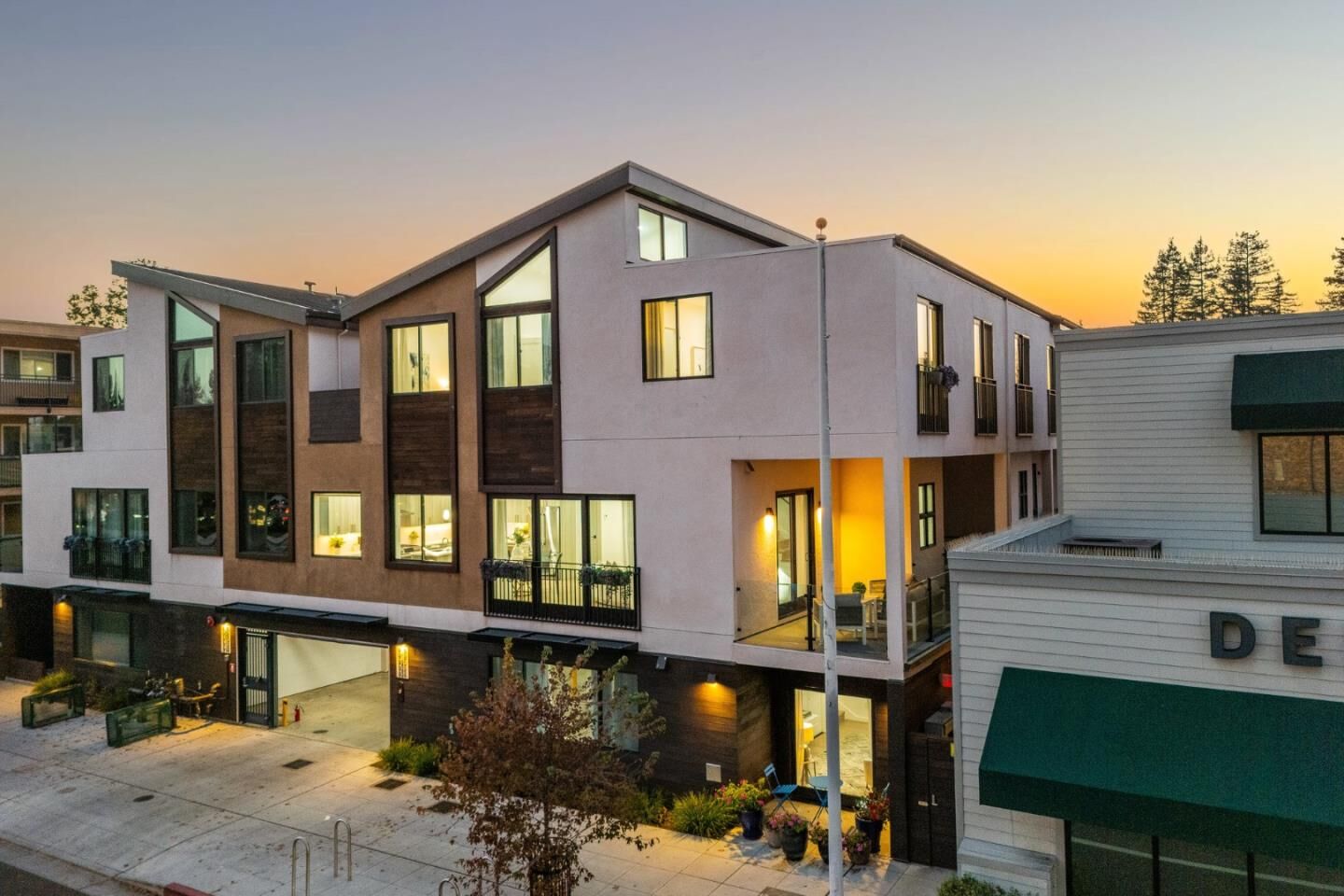 Property Photo:  914 Woodside  CA 94061 