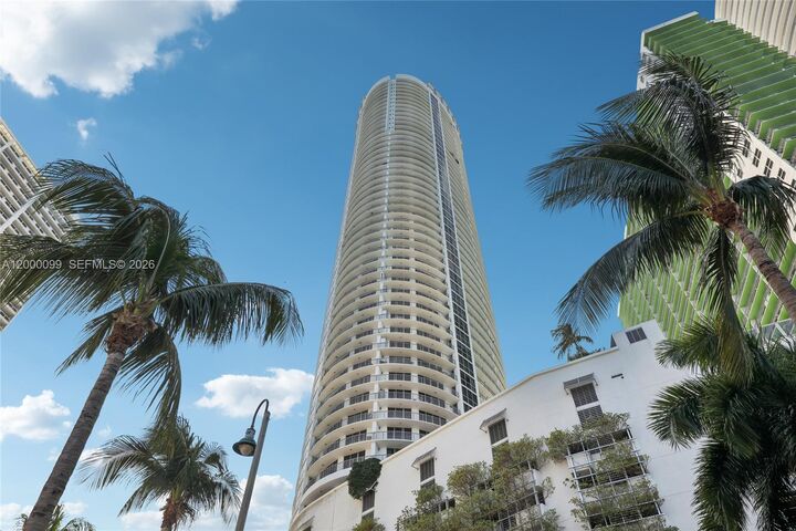 Property Photo:  1750 N Bayshore Dr 2805  FL 33137 
