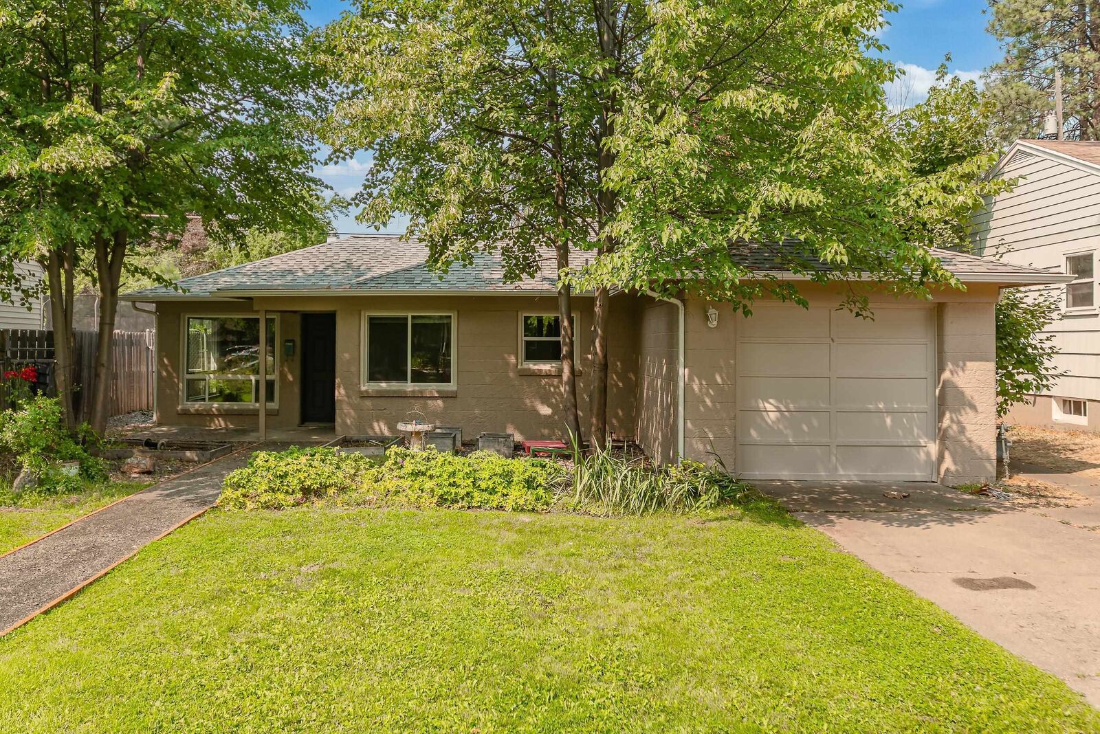 Property Photo:  1307 E Thurston Ave  WA 99203 