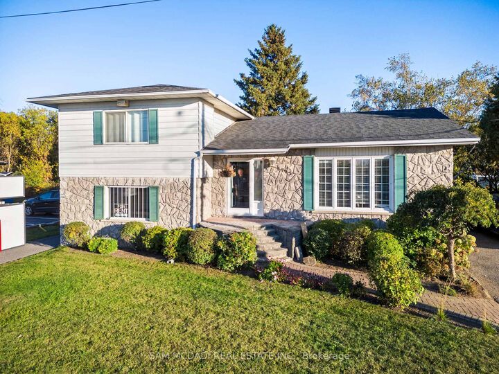 2705 Laurier Street — photo 1