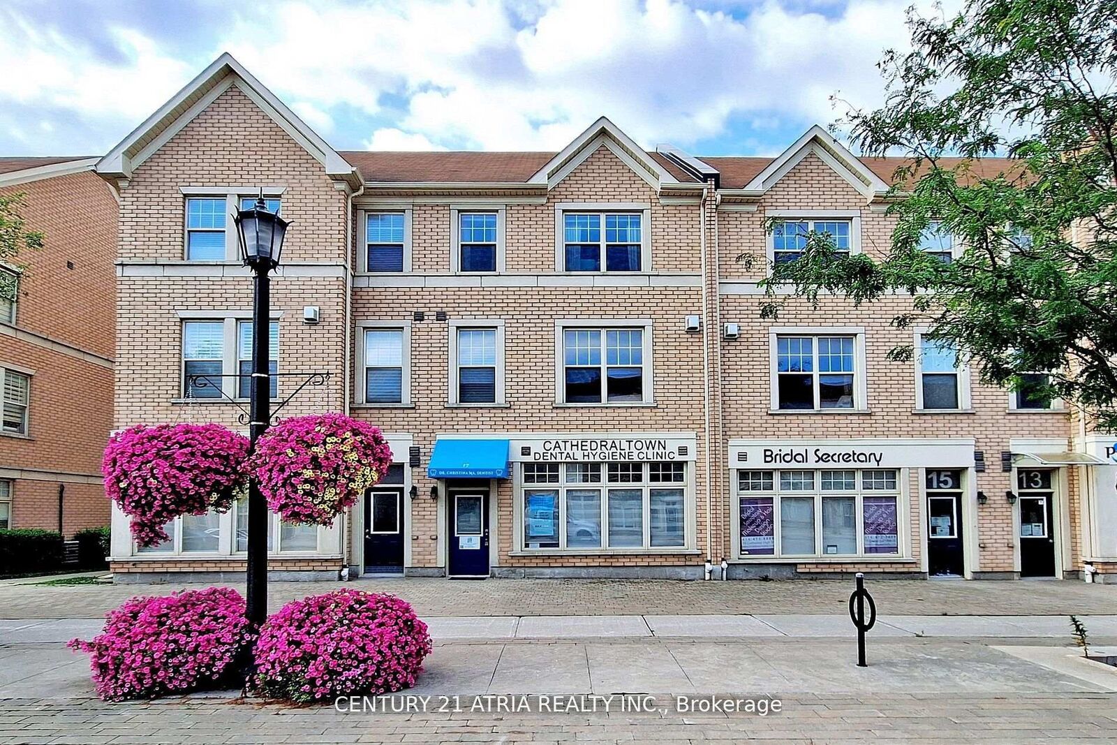 Property Photo:  17 Cathedral High Street  ON L6C 0N9 