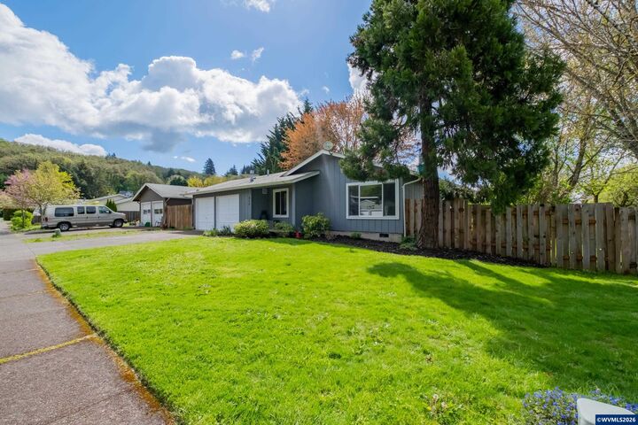 Property Photo:  317 Vincent St  OR 97370 