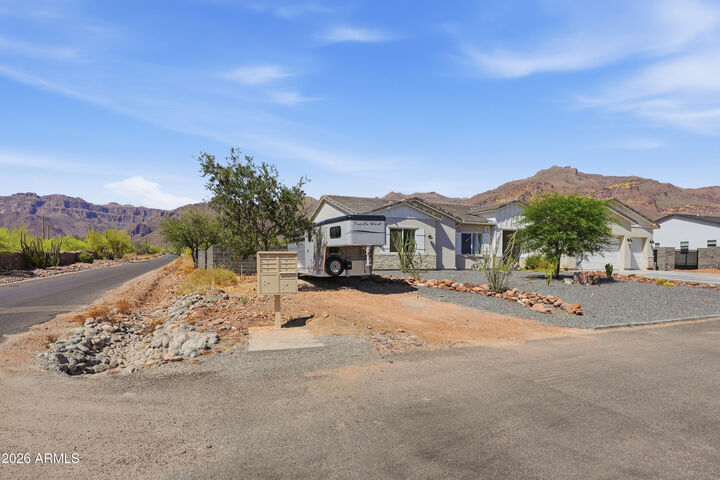 Property Photo: 10464 E Magnolia Road AZ 85118
