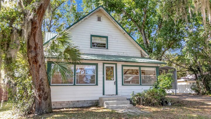 Property Photo:  1077 Linden Street  FL 34711 