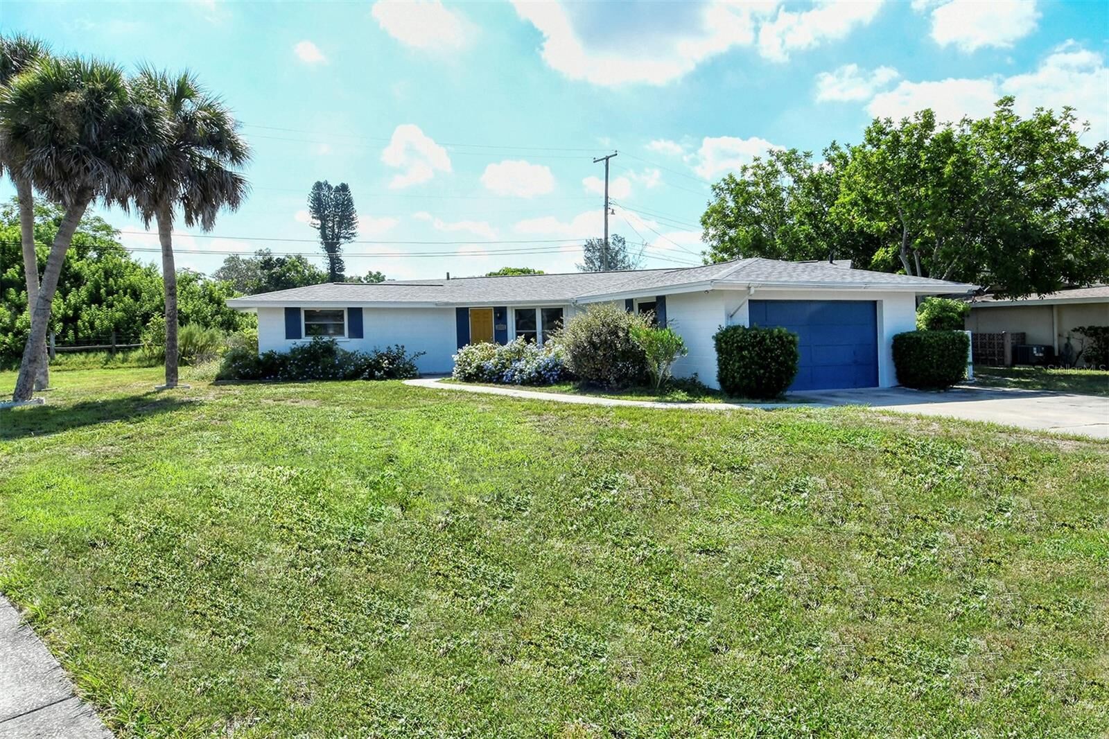 Property Photo:  2512 Post Road  FL 34231 