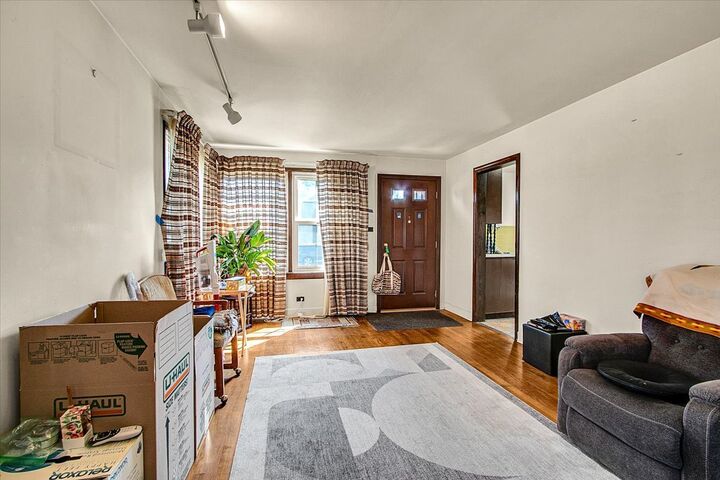 Property Photo:  316 Morris Avenue  IL 60104 